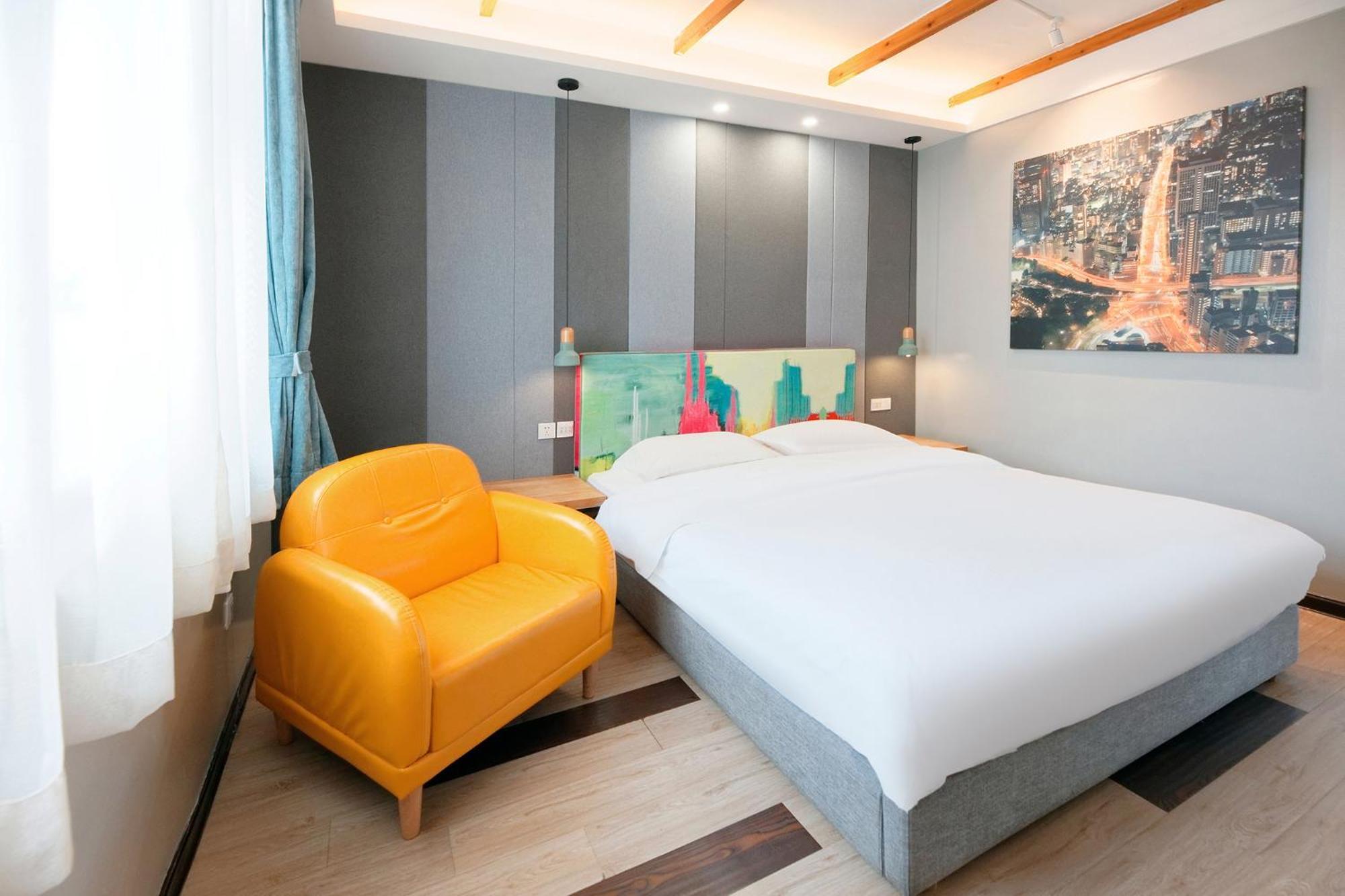 The Cloudland International Youth Hostel Close To The City Center,10 Min Walks To The Subway, Close To The Night Market, Old Street, Green Lake, English-Speaking Service, Free Activity Convenient Payment And Visa Cards Are Accepted Куньмін Екстер'єр фото