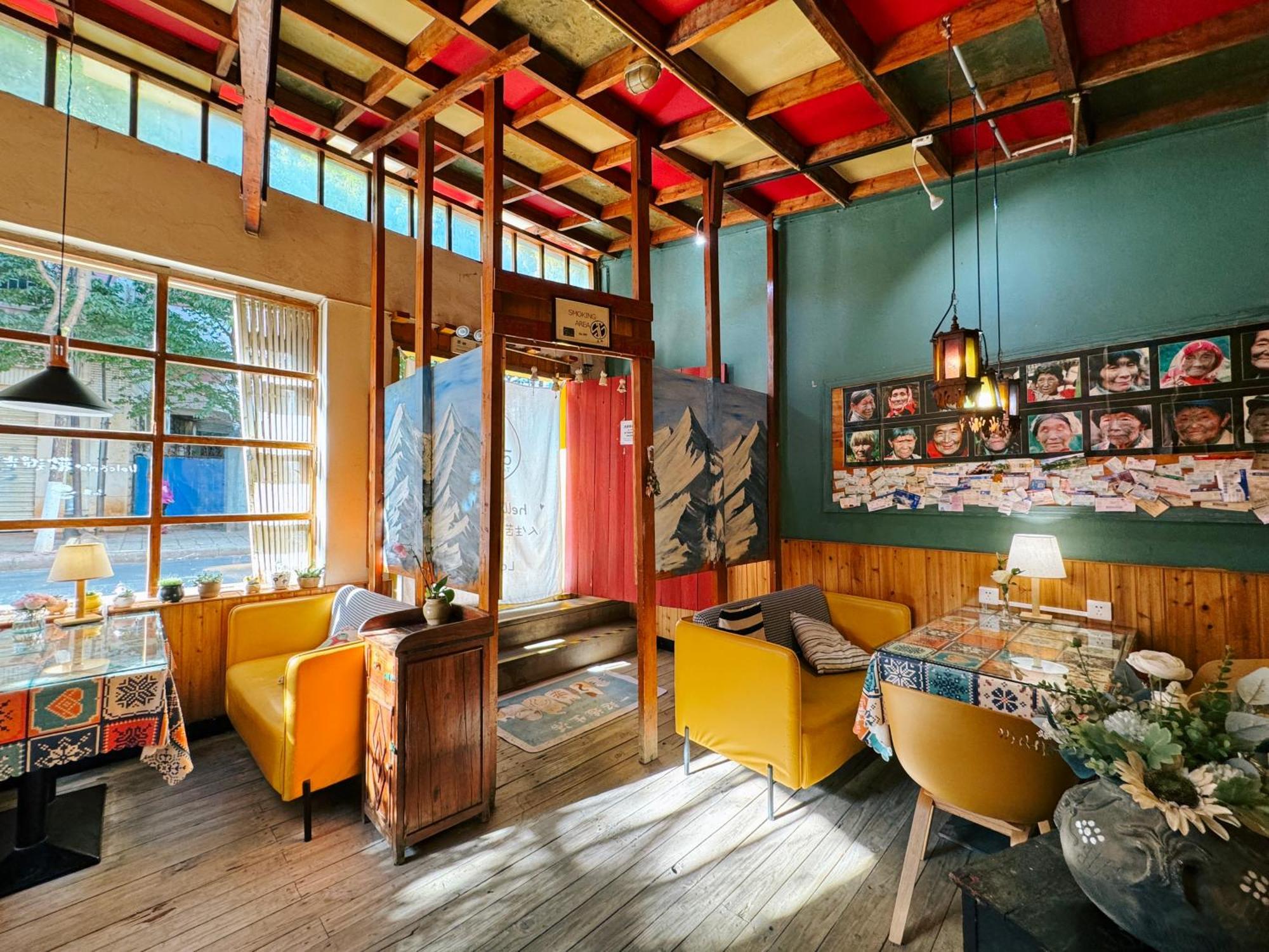 The Cloudland International Youth Hostel Close To The City Center,10 Min Walks To The Subway, Close To The Night Market, Old Street, Green Lake, English-Speaking Service, Free Activity Convenient Payment And Visa Cards Are Accepted Куньмін Екстер'єр фото