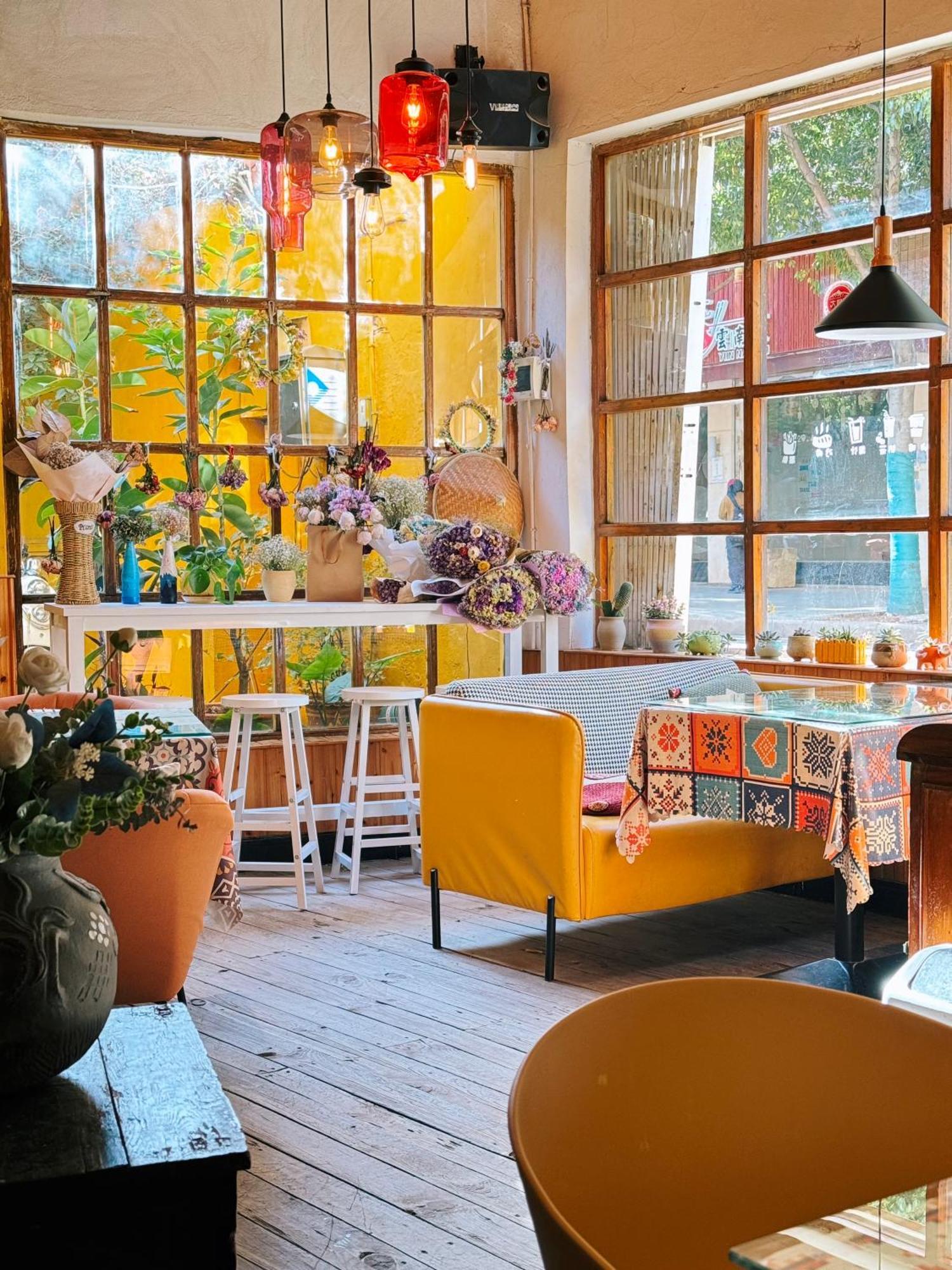 The Cloudland International Youth Hostel Close To The City Center,10 Min Walks To The Subway, Close To The Night Market, Old Street, Green Lake, English-Speaking Service, Free Activity Convenient Payment And Visa Cards Are Accepted Куньмін Екстер'єр фото