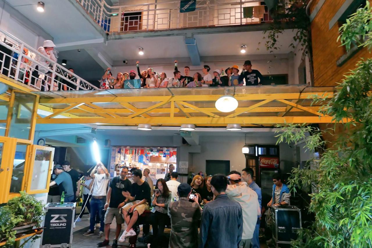 The Cloudland International Youth Hostel Close To The City Center,10 Min Walks To The Subway, Close To The Night Market, Old Street, Green Lake, English-Speaking Service, Free Activity Convenient Payment And Visa Cards Are Accepted Куньмін Екстер'єр фото